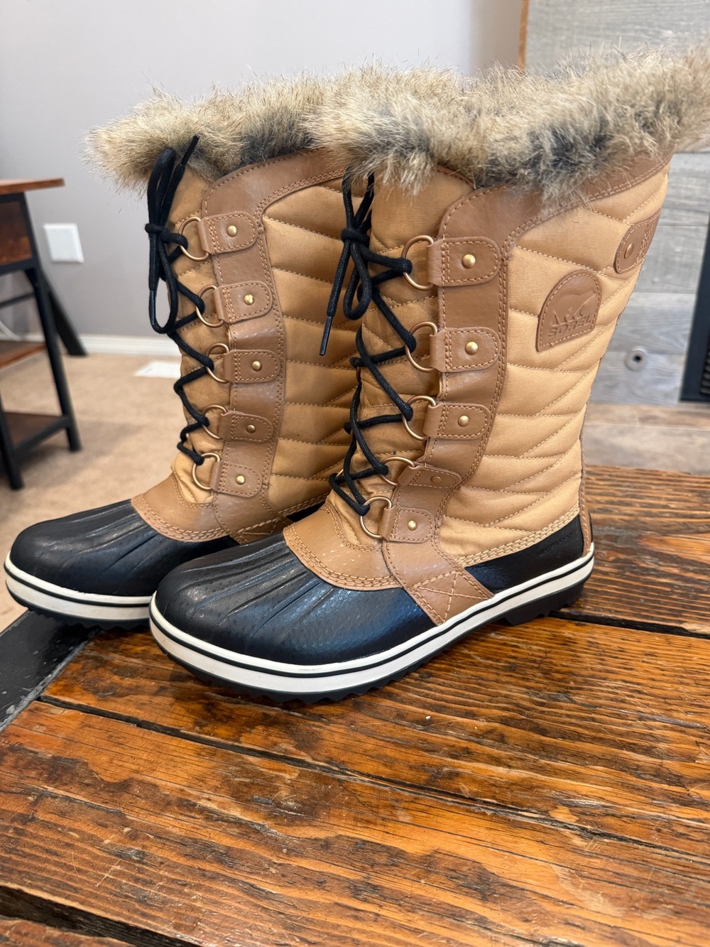 Sorel Women's Tan and Black Quilted Lace-Up Winter Boots with Faux Fur